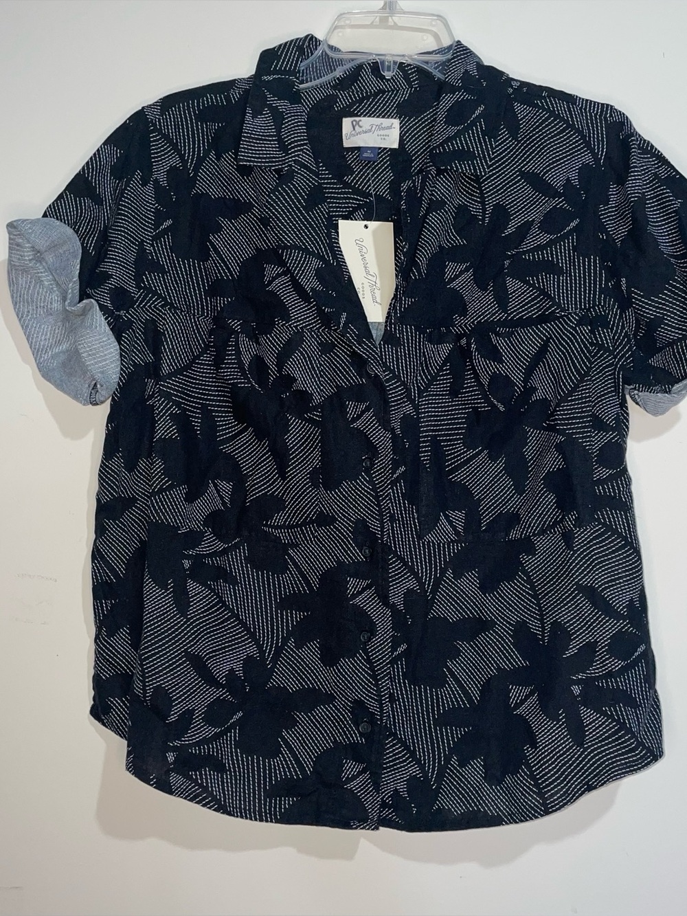Universal Thread Black Palm Leaf Pattern Short Sleeve Button Up Top NWT